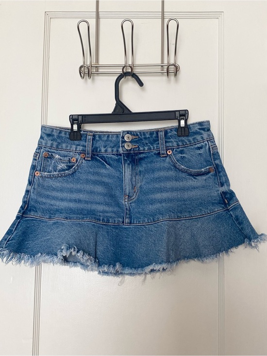 American Eagle Outfitters Dresses & Skirts - American Eagle Low-Rise Denim Mini Skirt Size 0